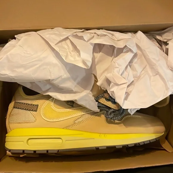Travis Scott x Air Max 1 'Saturn Gold' - Picture 8 of 9